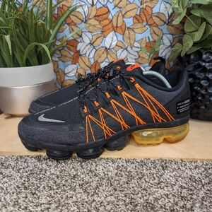 vapormax run utility black orange
